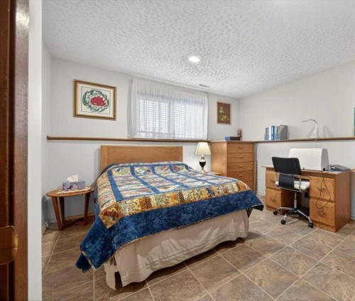 382 Ellis Crescent Se, High River, AB - Indoor Photo Showing Bedroom