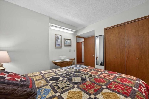 382 Ellis Crescent Se, High River, AB - Indoor Photo Showing Bedroom