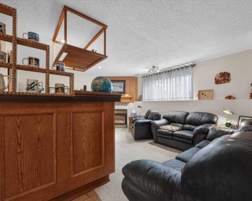 382 Ellis Crescent Se, High River, AB - Indoor Photo Showing Other Room