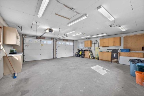 382 Ellis Crescent Se, High River, AB - Indoor Photo Showing Garage