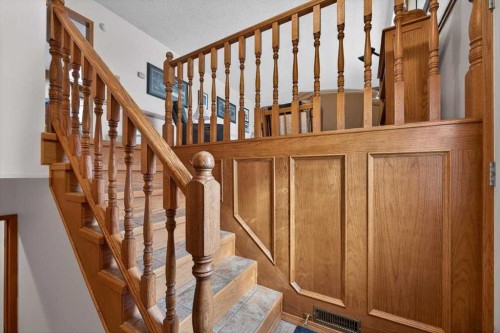 382 Ellis Crescent Se, High River, AB - Indoor Photo Showing Other Room