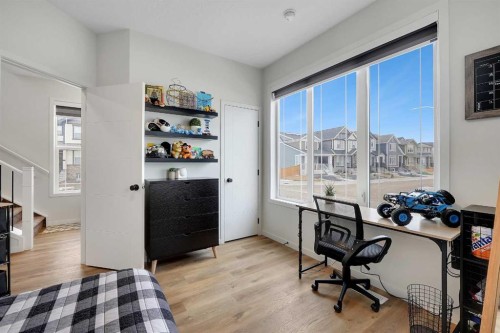 84 Magnolia Common Se, Calgary, AB - Indoor Photo Showing Other Room