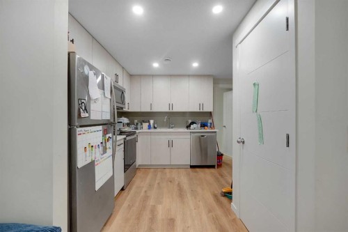 84 Magnolia Common Se, Calgary, AB - Indoor Photo Showing Kitchen