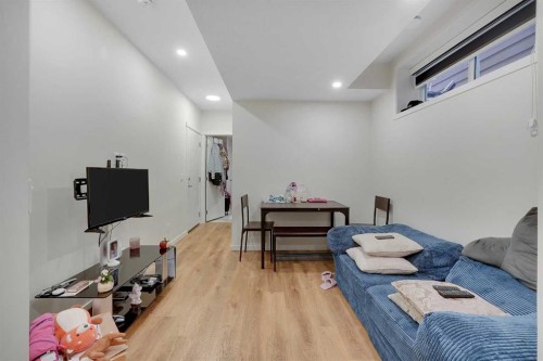 84 Magnolia Common Se, Calgary, AB - Indoor