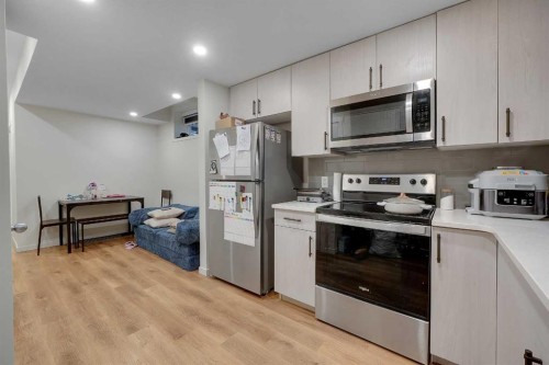 84 Magnolia Common Se, Calgary, AB - Indoor Photo Showing Kitchen