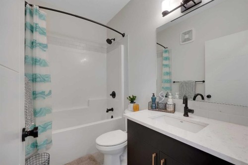 84 Magnolia Common Se, Calgary, AB - Indoor Photo Showing Bathroom