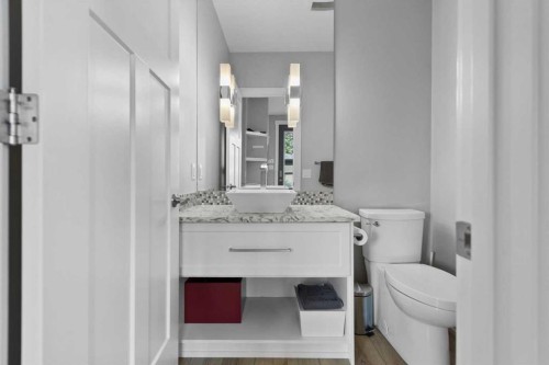 2316 22 Street Nw, Calgary, AB - Indoor Photo Showing Bathroom