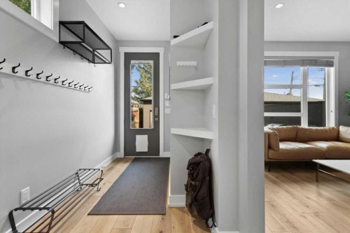 2316 22 Street Nw, Calgary, AB - Indoor Photo Showing Other Room