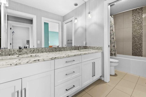 2316 22 Street Nw, Calgary, AB - Indoor Photo Showing Bathroom