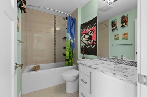 2316 22 Street Nw, Calgary, AB - Indoor Photo Showing Bathroom