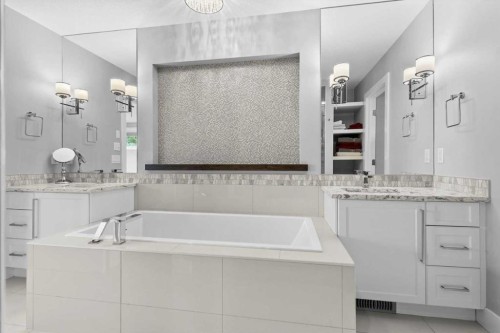 2316 22 Street Nw, Calgary, AB - Indoor Photo Showing Bathroom