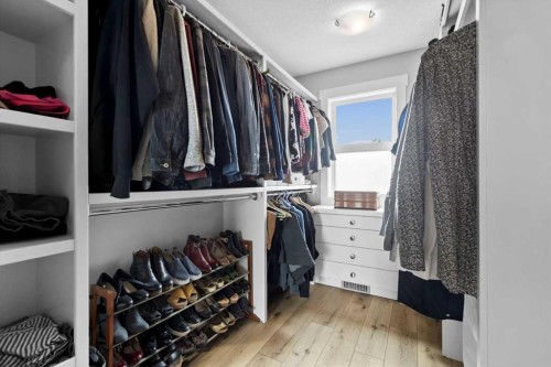 2316 22 Street Nw, Calgary, AB - Indoor With Storage