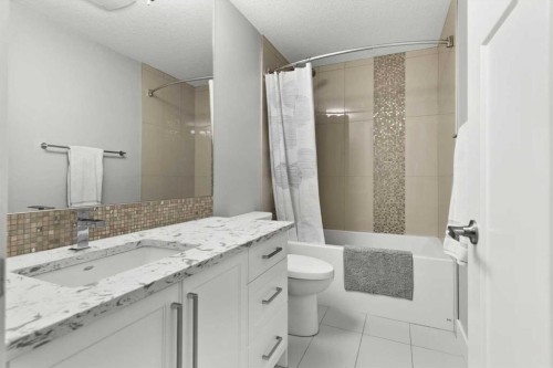 2316 22 Street Nw, Calgary, AB - Indoor Photo Showing Bathroom