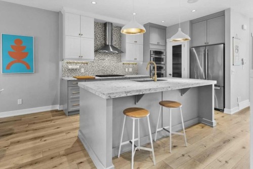 2316 22 Street Nw, Calgary, AB - Indoor Photo Showing Kitchen With Upgraded Kitchen