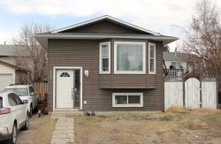 52 Fallingworth Court  Calgary, AB T3J 1G4