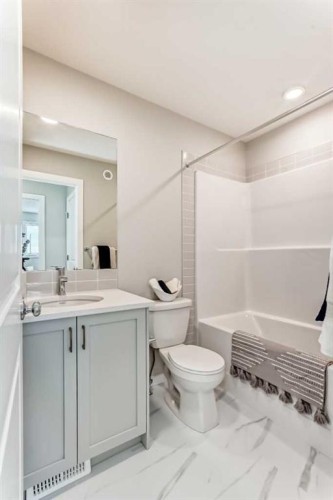 142 Sora Gardens Se, Calgary, AB - Indoor Photo Showing Bathroom