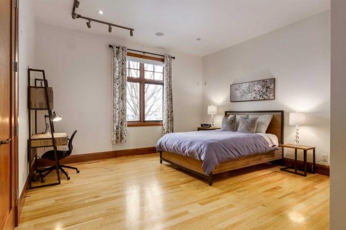 623 Madison Avenue Sw, Calgary, AB - Indoor Photo Showing Bedroom