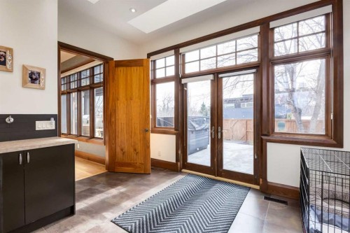 623 Madison Avenue Sw, Calgary, AB - Indoor Photo Showing Other Room