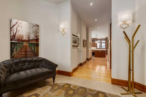 623 Madison Avenue Sw, Calgary, AB - Indoor Photo Showing Other Room