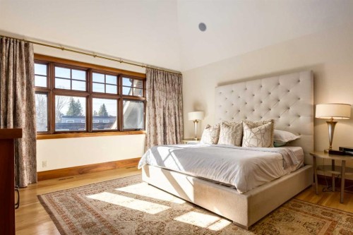 623 Madison Avenue Sw, Calgary, AB - Indoor Photo Showing Bedroom