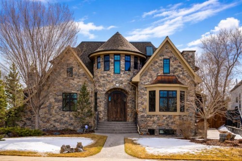 623 Madison Avenue Sw, Calgary, AB - Outdoor With Facade