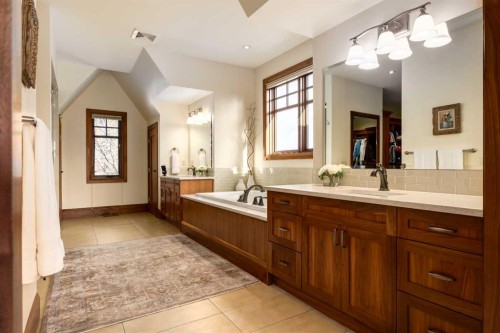 623 Madison Avenue Sw, Calgary, AB - Indoor Photo Showing Bathroom