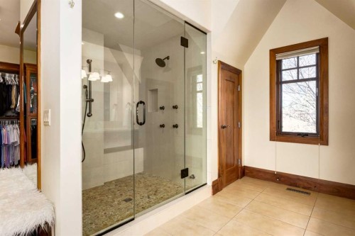 623 Madison Avenue Sw, Calgary, AB - Indoor Photo Showing Bathroom