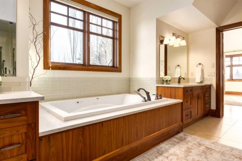 623 Madison Avenue Sw, Calgary, AB - Indoor Photo Showing Bathroom