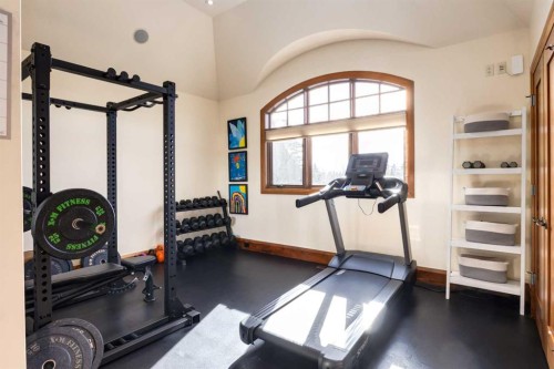 623 Madison Avenue Sw, Calgary, AB - Indoor Photo Showing Gym Room