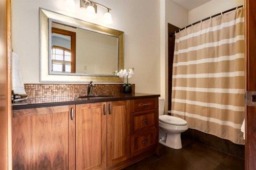 623 Madison Avenue Sw, Calgary, AB - Indoor Photo Showing Bathroom