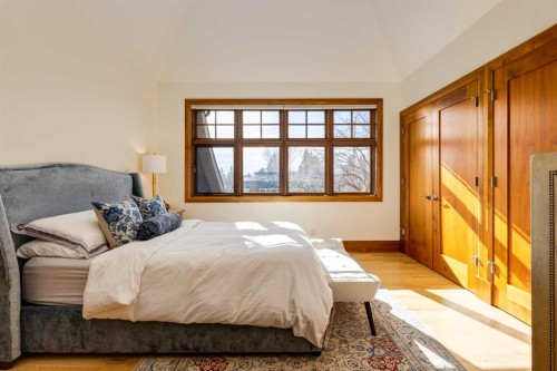 623 Madison Avenue Sw, Calgary, AB - Indoor Photo Showing Bedroom