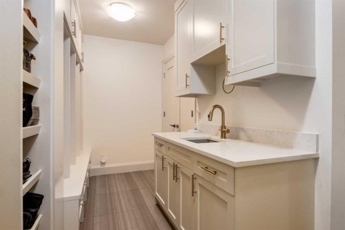 623 Madison Avenue Sw, Calgary, AB - Indoor