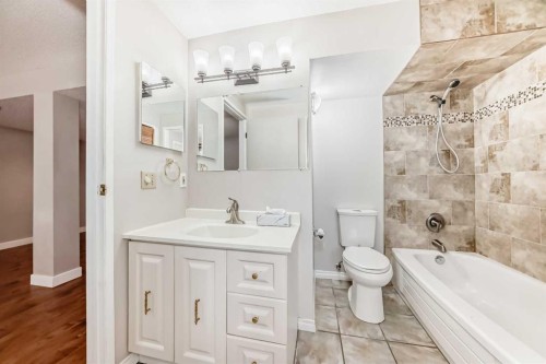 72 Whitehaven Road Ne, Calgary, AB - Indoor Photo Showing Bathroom
