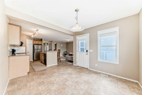 136 Everglen Road Sw, Calgary, AB - Indoor Photo Showing Kitchen