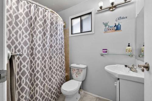 195 Fallswater Road Ne, Calgary, AB - Indoor Photo Showing Bathroom