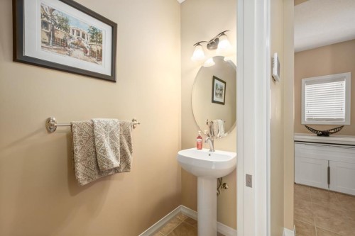 596 Everbrook Way Sw, Calgary, AB - Indoor Photo Showing Bathroom