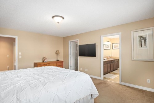 596 Everbrook Way Sw, Calgary, AB - Indoor Photo Showing Bedroom