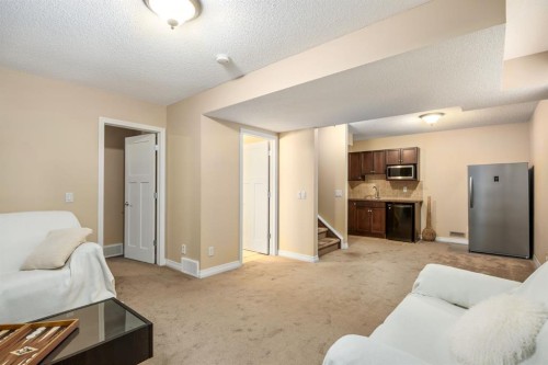 596 Everbrook Way Sw, Calgary, AB - Indoor Photo Showing Kitchen