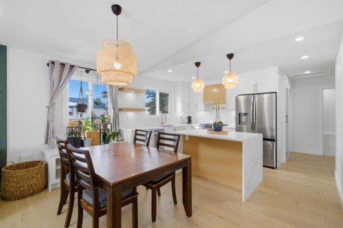 428 Queen Anne Way Se, Calgary, AB - Indoor