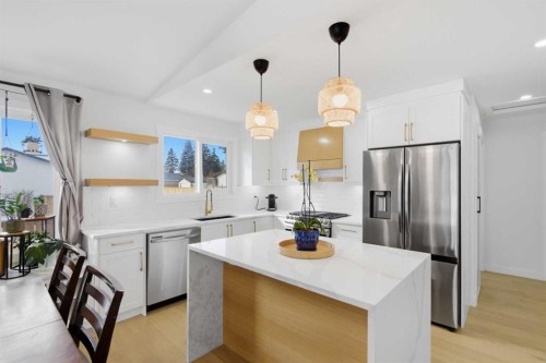 428 Queen Anne Way Se, Calgary, AB - Indoor