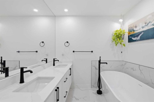 428 Queen Anne Way Se, Calgary, AB - Indoor Photo Showing Bathroom