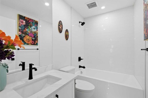 428 Queen Anne Way Se, Calgary, AB - Indoor Photo Showing Bathroom