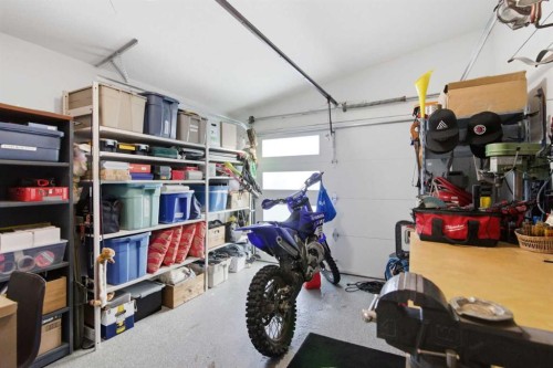 428 Queen Anne Way Se, Calgary, AB - Indoor Photo Showing Garage