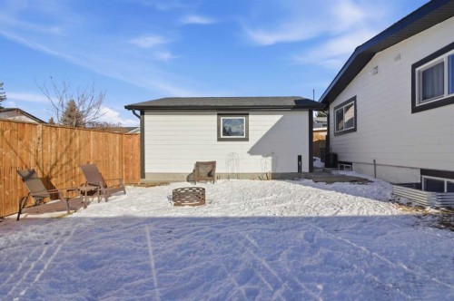 428 Queen Anne Way Se, Calgary, AB - Outdoor With Exterior