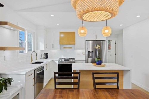 428 Queen Anne Way Se, Calgary, AB - Indoor Photo Showing Kitchen With Upgraded Kitchen