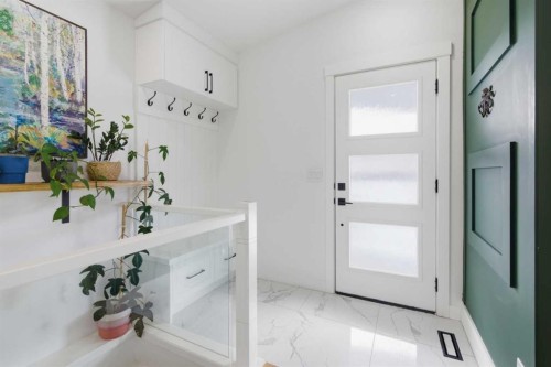 428 Queen Anne Way Se, Calgary, AB - Indoor