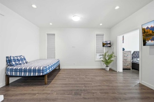 15 Corner Meadows Common Ne, Calgary, AB - Indoor Photo Showing Bedroom