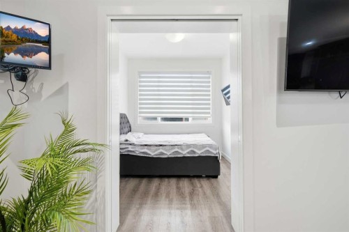 15 Corner Meadows Common Ne, Calgary, AB - Indoor Photo Showing Bedroom