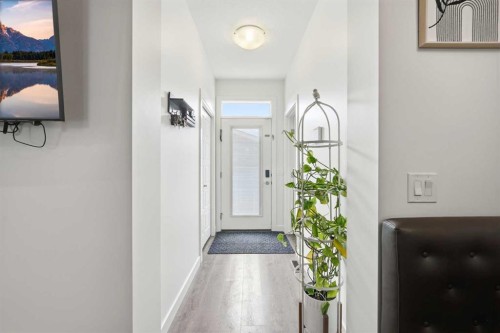 15 Corner Meadows Common Ne, Calgary, AB - Indoor Photo Showing Other Room