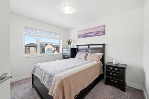 15 Corner Meadows Common Ne, Calgary, AB - Indoor Photo Showing Bedroom